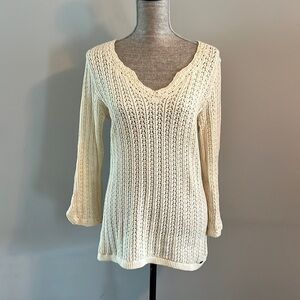 Izod cream crochet v neck king sleeve sweater size Large.  Good condition